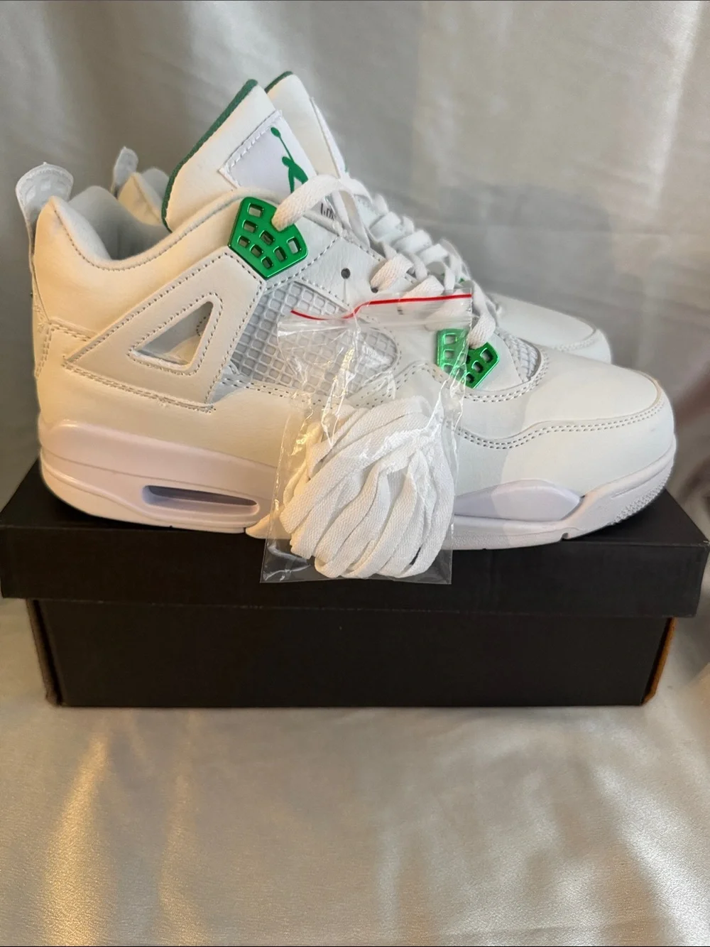 New! Air Jordan 4 Retro 